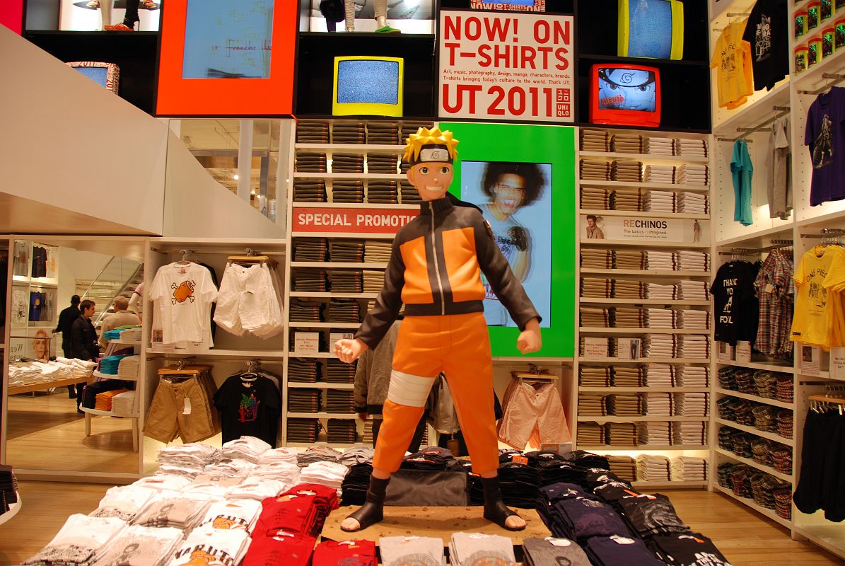 03 Uniqlo Store Display At 546 Broadway In SoHo New York City